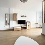 Modern & Bright Sea View
