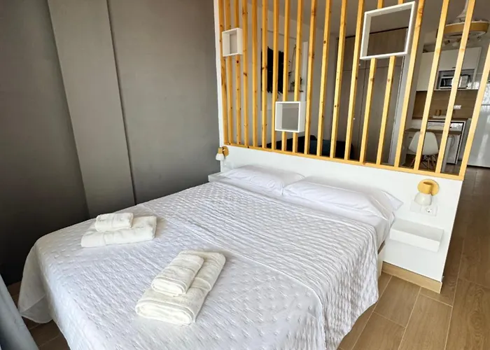 Modern & Bright Sea View
