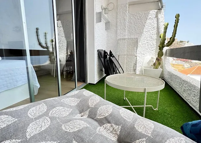 Modern & Bright Sea View شقة *