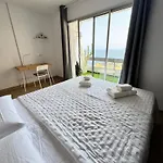 Modern & Bright Sea View דירה *