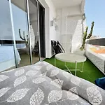 Modern & Bright Sea View דירה *