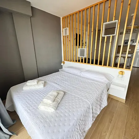 Modern & Bright Sea View