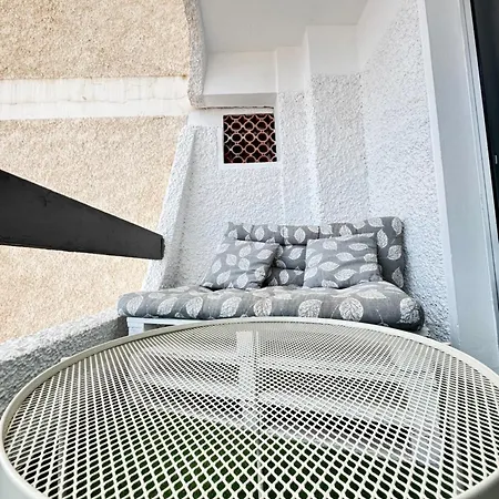 Modern & Bright Sea View Lägenhet