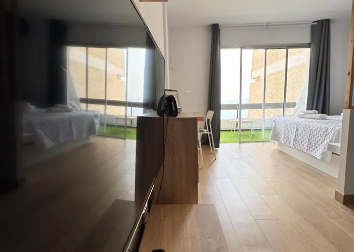 Modern & Bright Sea View