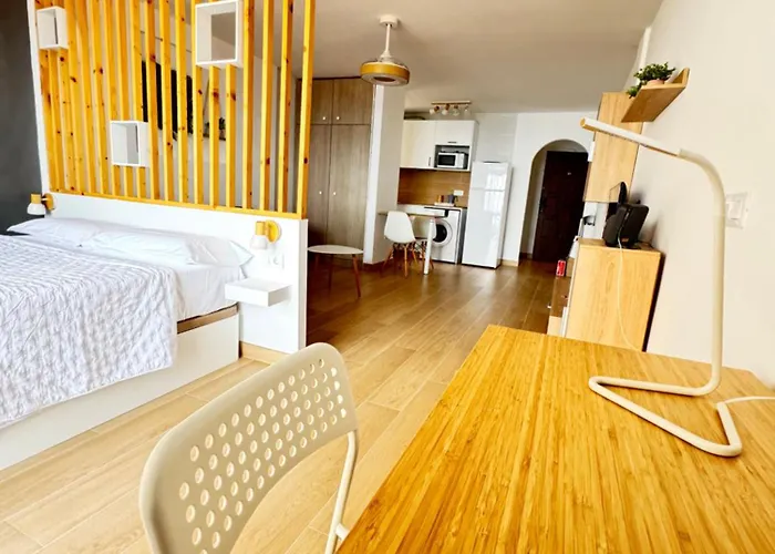 Modern & Bright Sea View Lägenhet